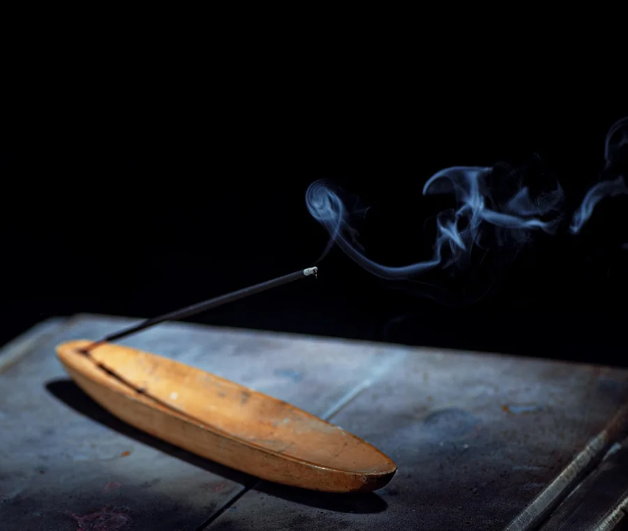 raeucherstaebchen-ritual-drachenboot